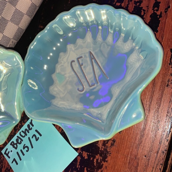 Rae dunn seashell plates - Picture 2 of 3